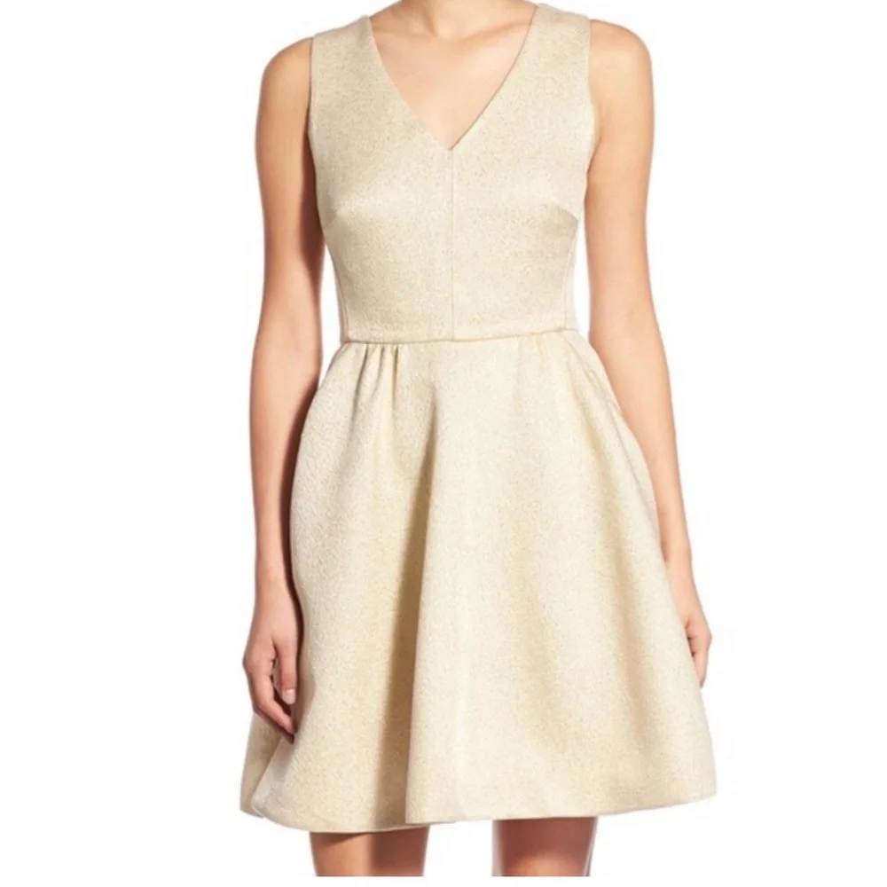 Perfect Vineyard Vines Metallic Gold Jacquard Fit and Flare Dress with Pockets 0 - Picture 2 of 10